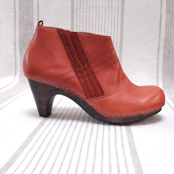 Anthropologie Tan Leather Clogs - Picture 5 of 15